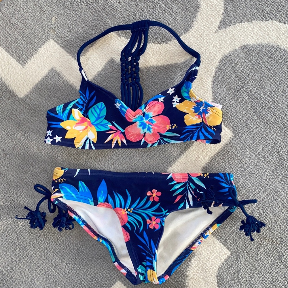Kanu Surf Girls size 6 bikini swimsuit